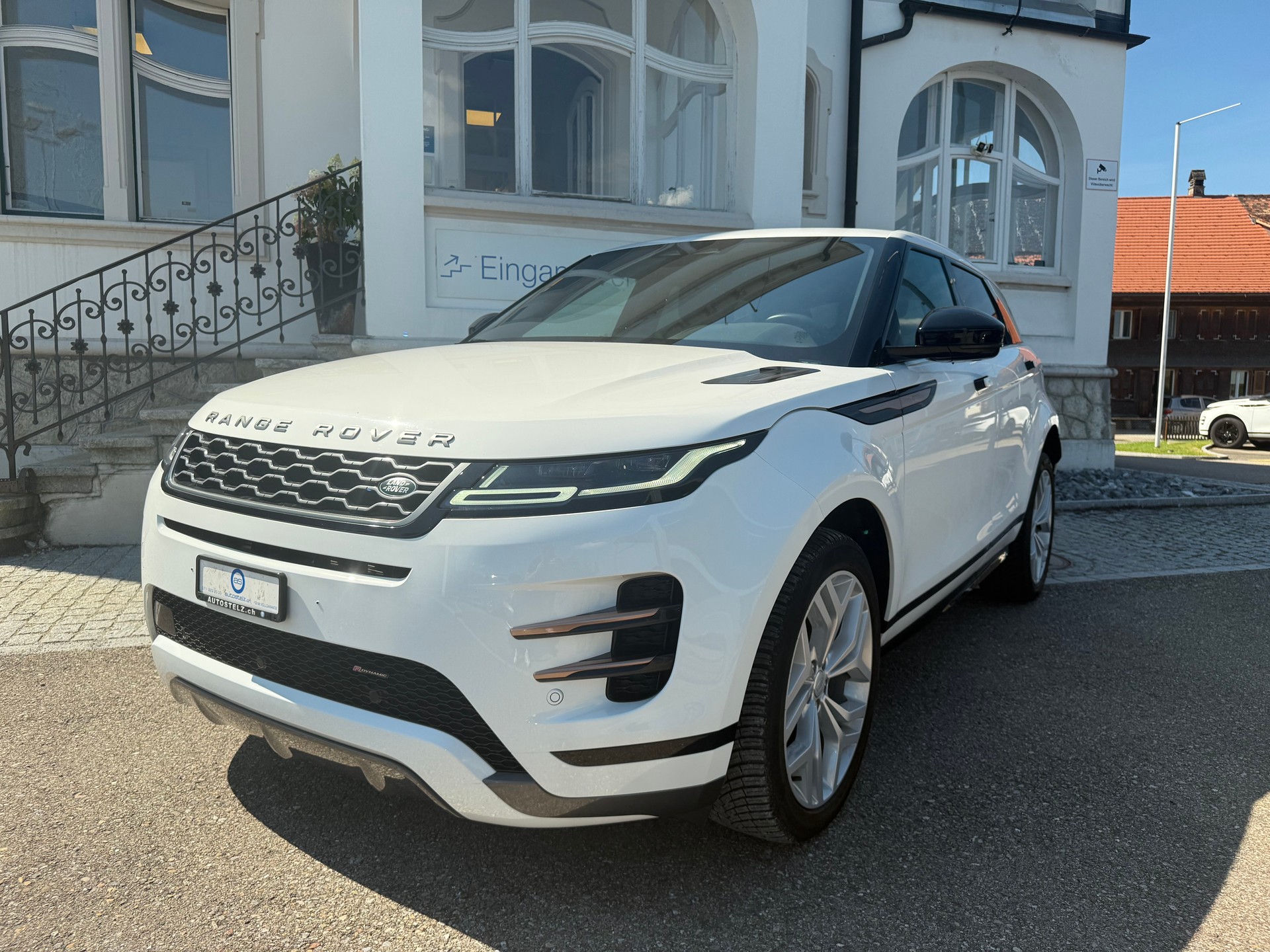 LAND ROVER Range Rover Evoque 2.0 T R-Dynamic SE-showroom-element-1