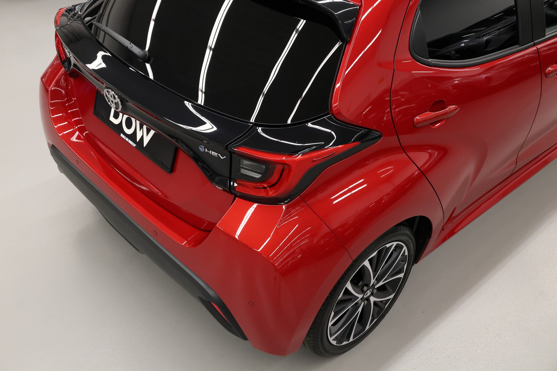 TOYOTA Yaris 1.5 VVT-i HSD Teamplayer-image-11