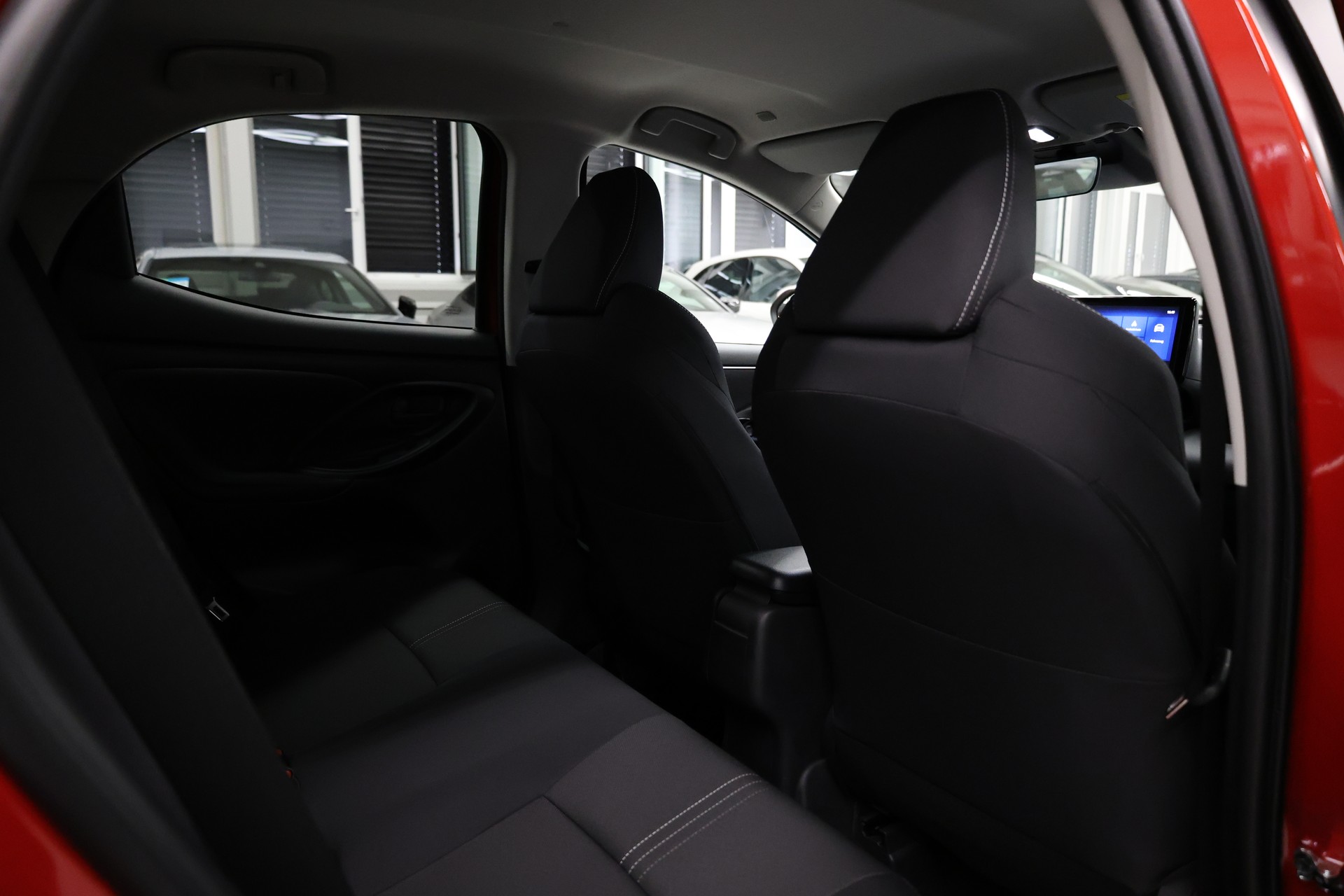 TOYOTA Yaris 1.5 VVT-i HSD Teamplayer-image-34