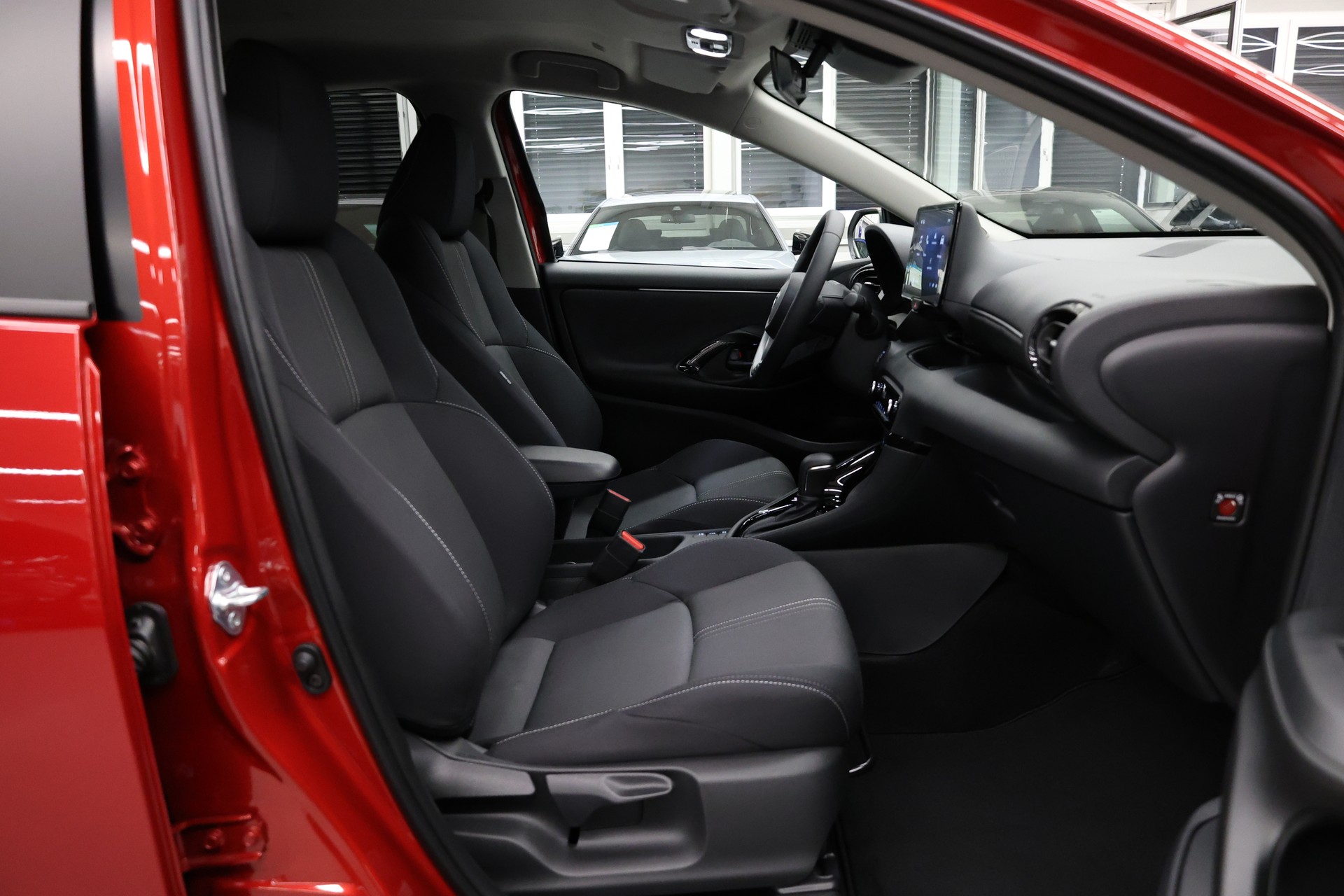 TOYOTA Yaris 1.5 VVT-i HSD Teamplayer-image-19