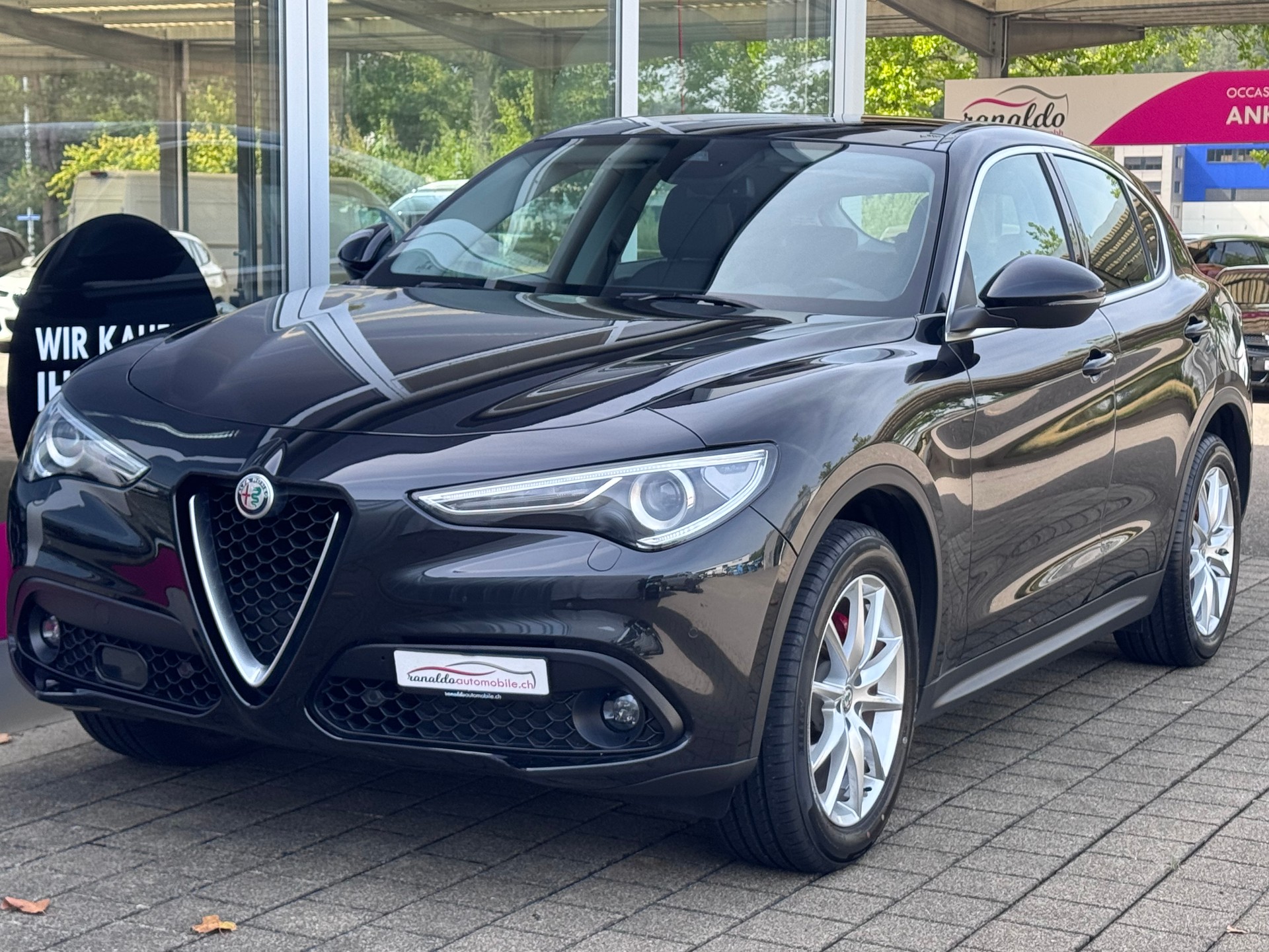 ALFA ROMEO Stelvio 2.2 JTDM Super+4x4+Automat++Navi+Bluetooth+Rückfahrkamera+Ledersitze+Panorama-Glasdach+19"Alu"Winterräder+frisch ab MFK-showroom-element-2
