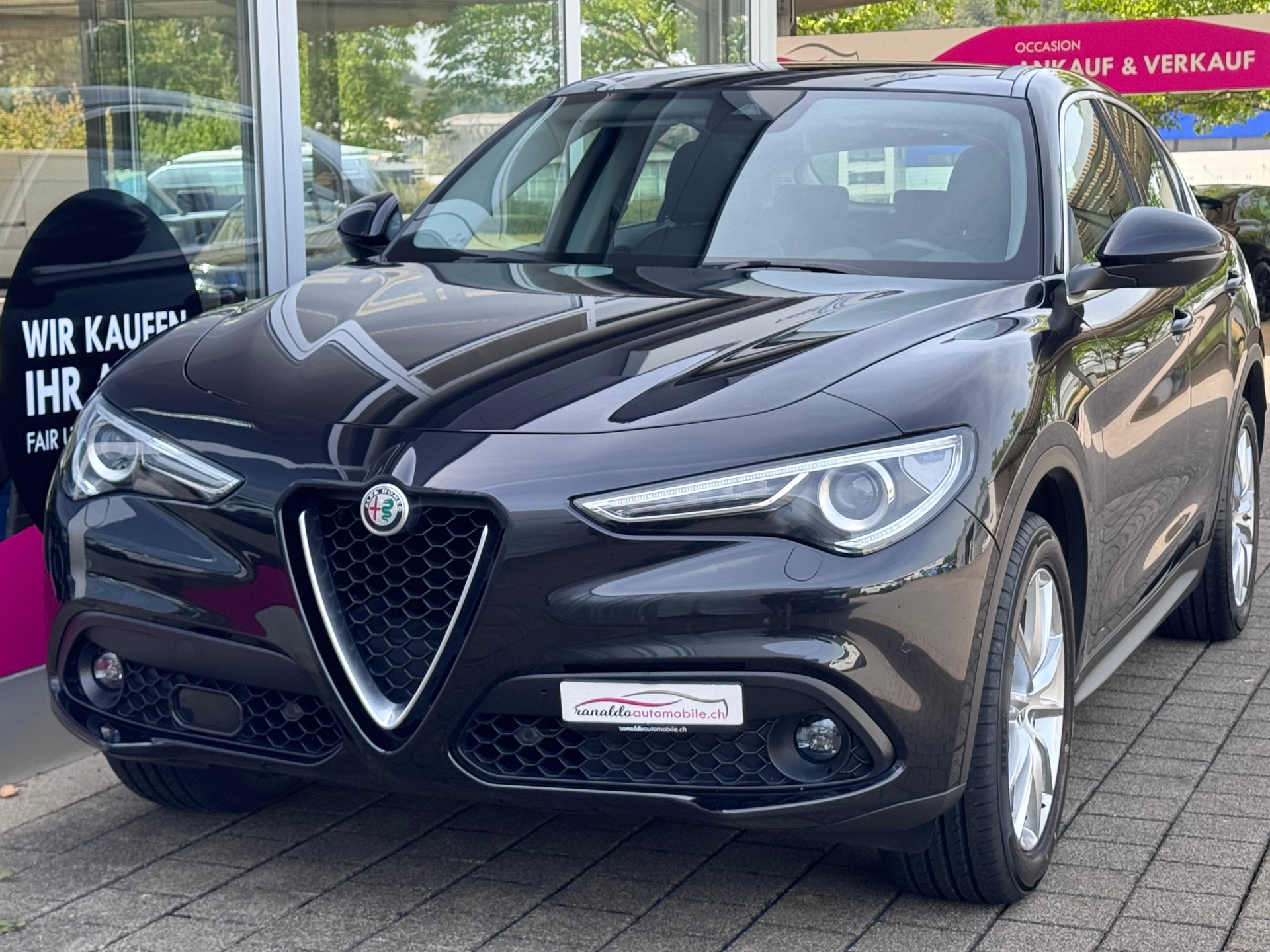 ALFA ROMEO Stelvio 2.2 JTDM Super+4x4+Automat++Navi+Bluetooth+Rückfahrkamera+Ledersitze+Panorama-Glasdach+19"Alu"Winterräder+frisch ab MFK