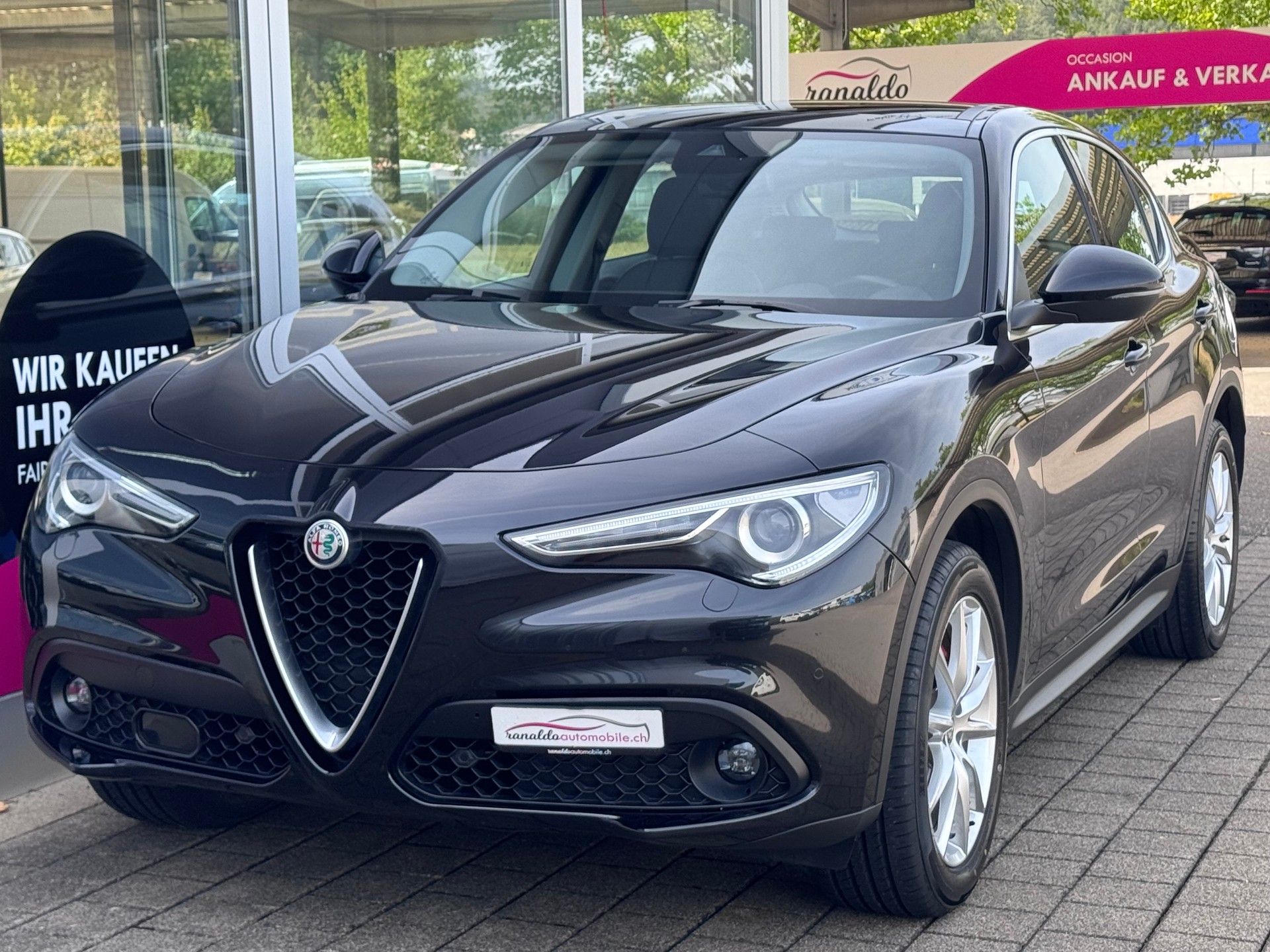 ALFA ROMEO Stelvio 2.2 JTDM Super+4x4+Automat++Navi+Bluetooth+Rückfahrkamera+Ledersitze+Panorama-Glasdach+19"Alu"Winterräder+frisch ab MFK-showroom-element-1