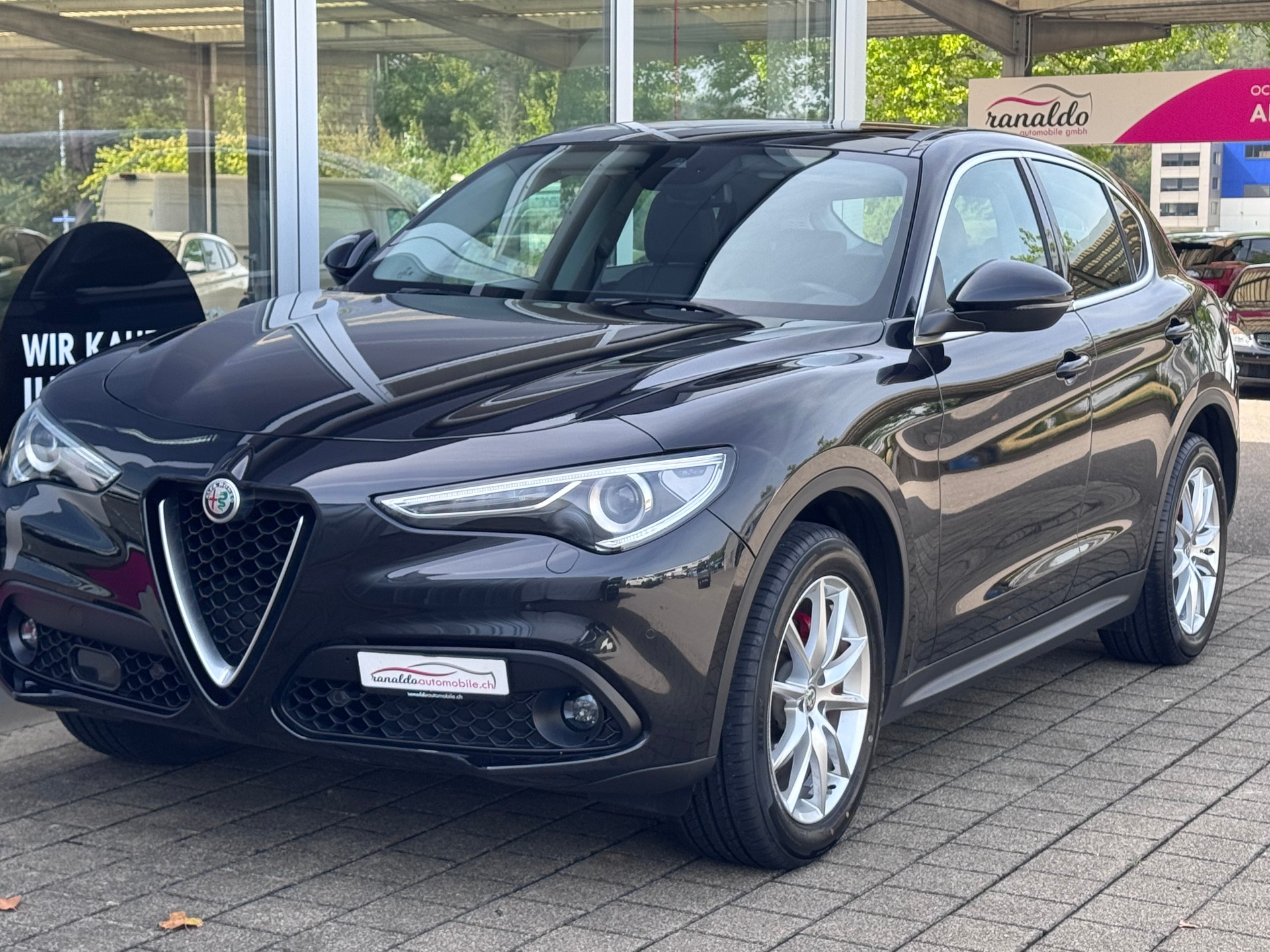 ALFA ROMEO Stelvio 2.2 JTDM Super+4x4+Automat++Navi+Bluetooth+Rückfahrkamera+Ledersitze+Panorama-Glasdach+19"Alu"Winterräder+frisch ab MFK-showroom-element-3