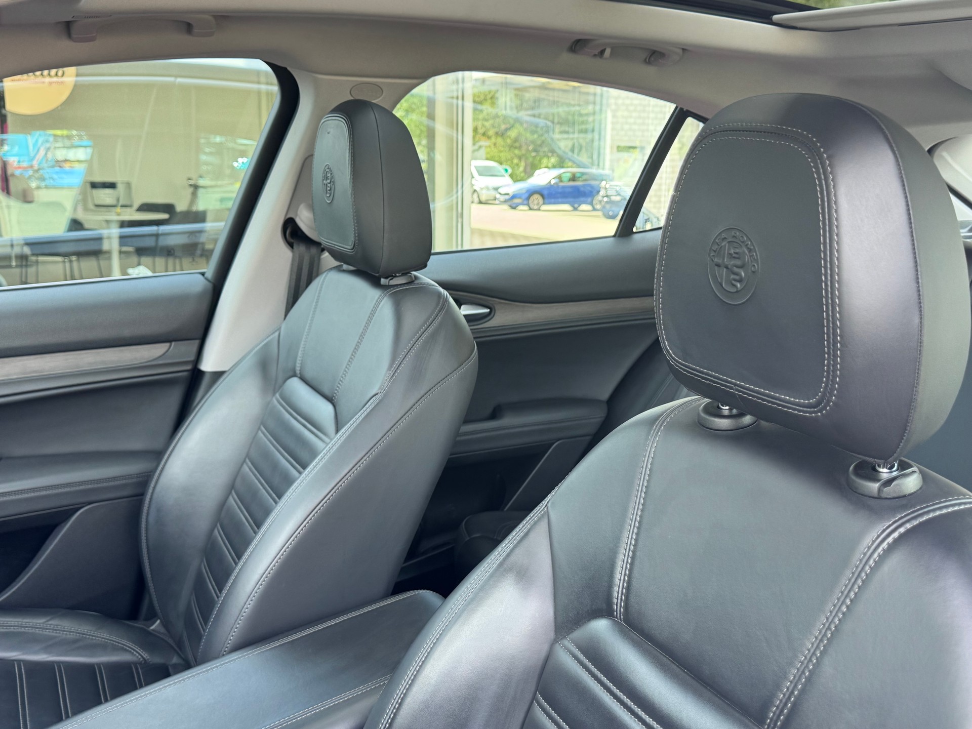 ALFA ROMEO Stelvio 2.2 JTDM Super+4x4+Automat++Navi+Bluetooth+Rückfahrkamera+Ledersitze+Panorama-Glasdach+19"Alu"Winterräder+frisch ab MFK-image-12