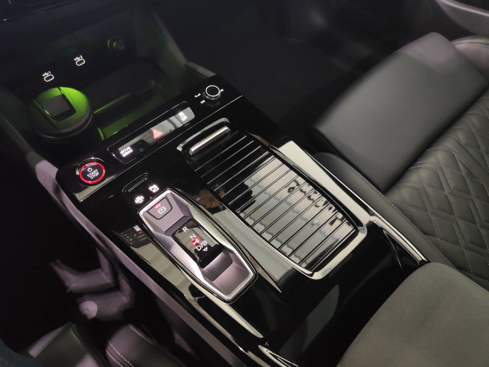 AUDI SQ6 e-tron quattro-image-15