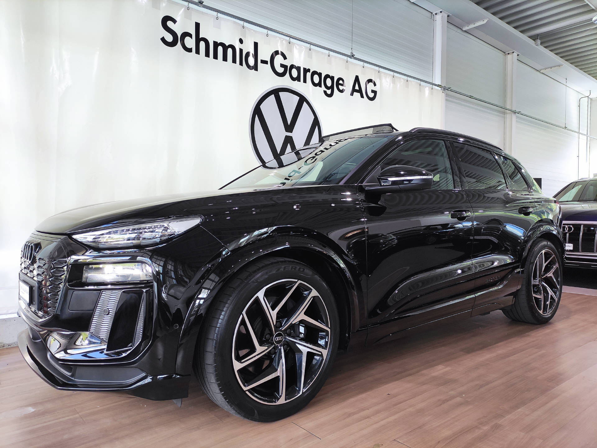 AUDI SQ6 e-tron quattro-showroom-element-1