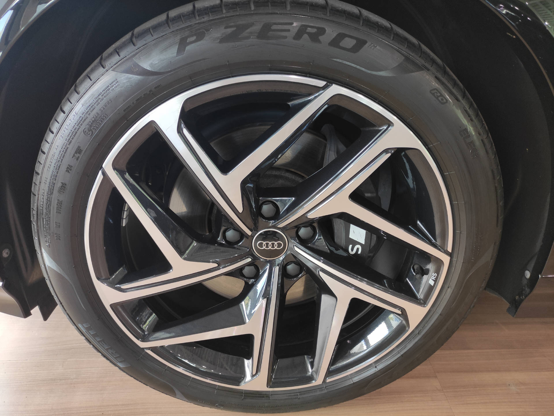AUDI SQ6 e-tron quattro-showroom-element-3