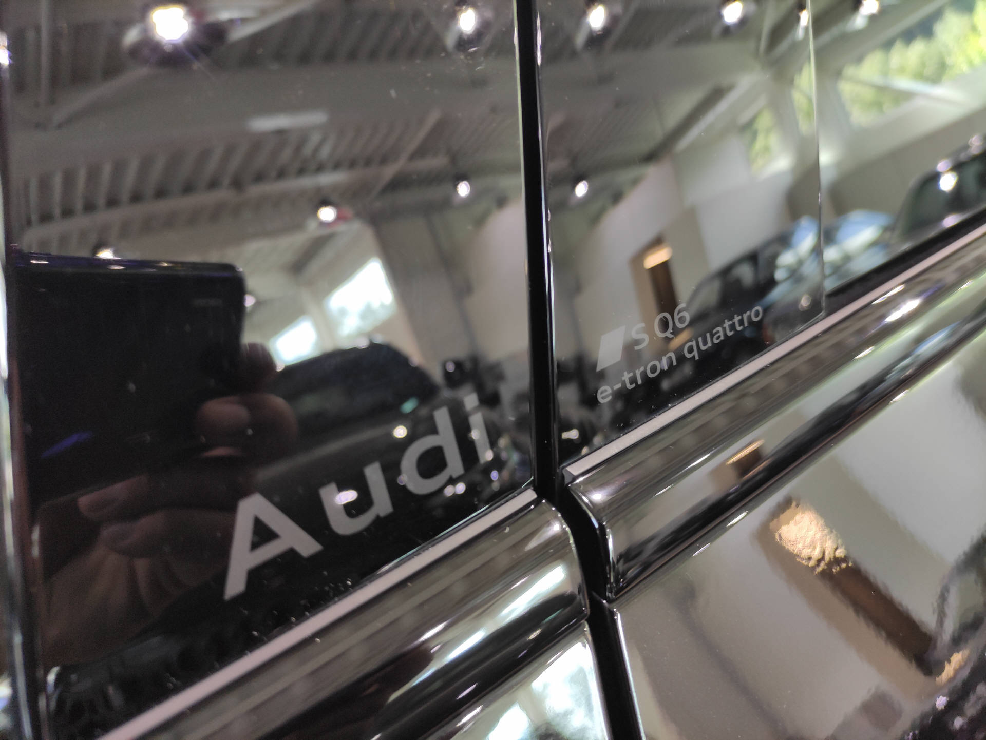 AUDI SQ6 e-tron quattro-showroom-element-2