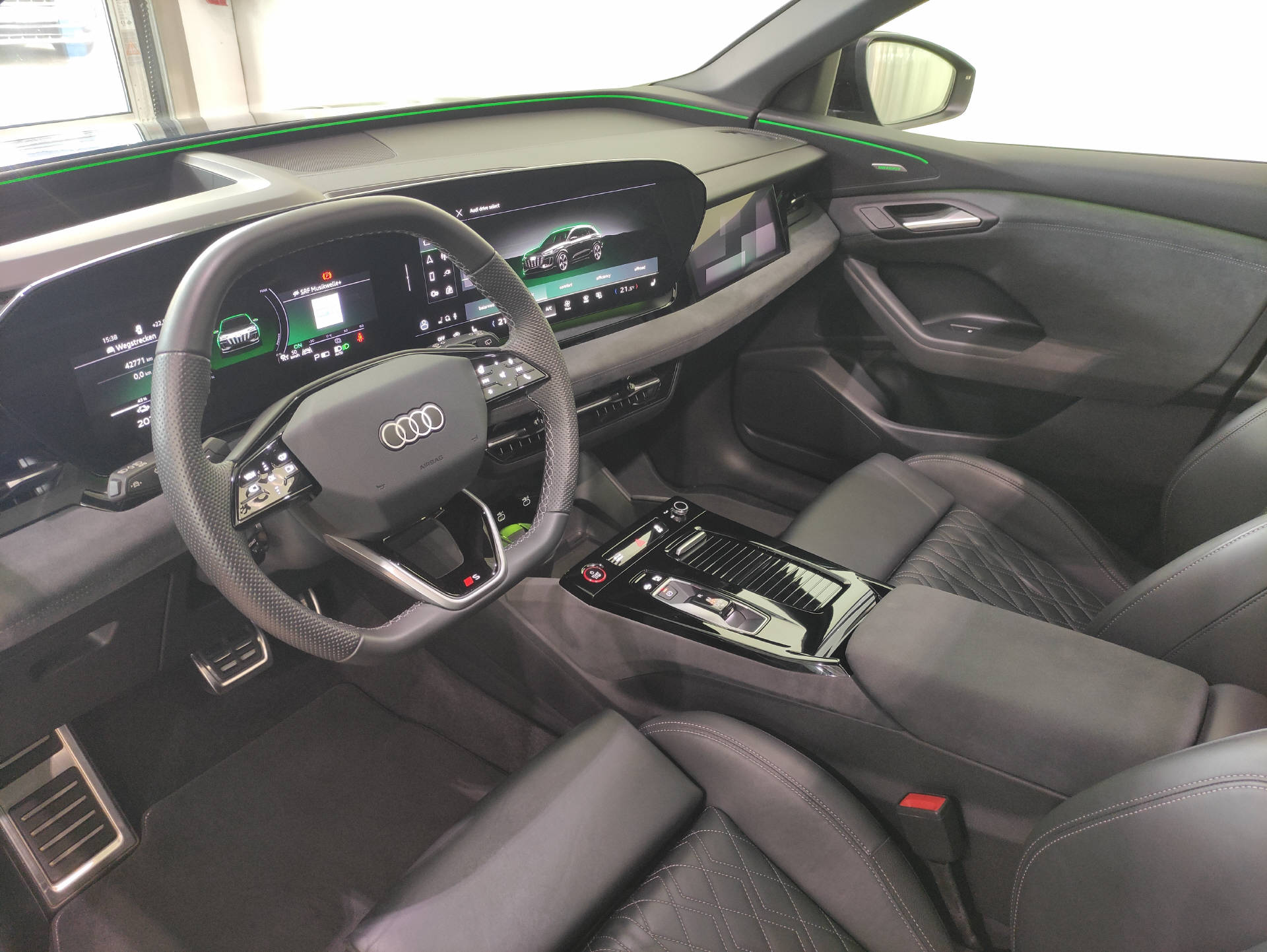 AUDI SQ6 e-tron quattro-image-4