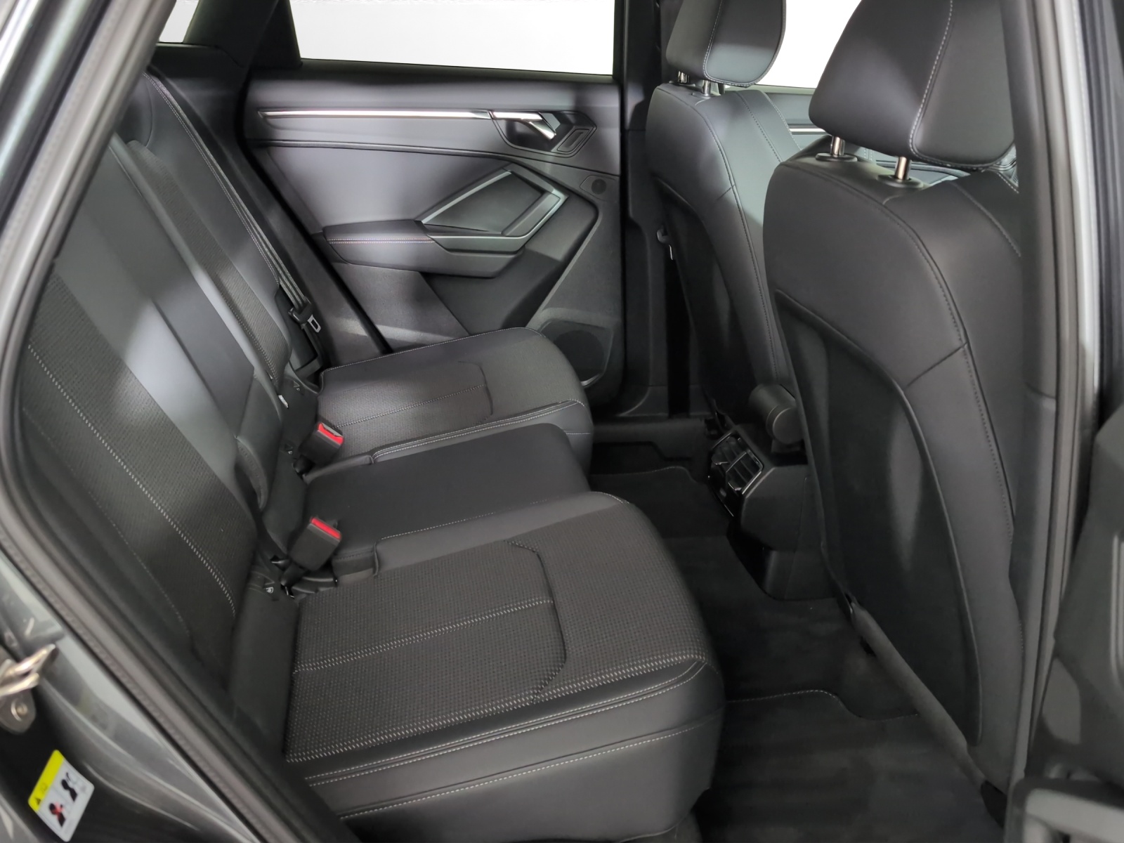 AUDI Q3 35 TFSI S line Attraction S-tronic-image-8