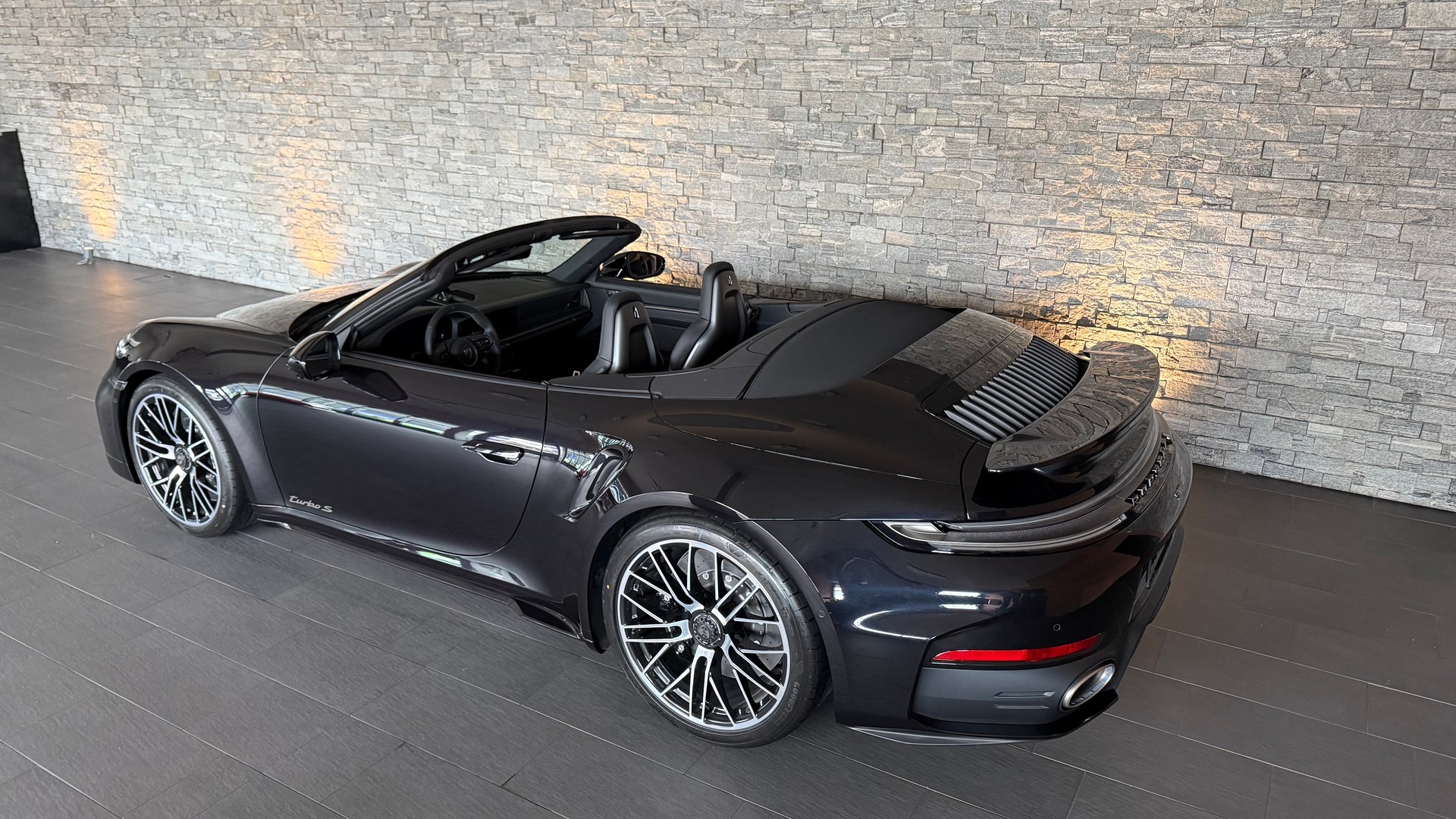 PORSCHE 911 Turbo S Cabriolet (992.2) PDK-showroom-element-2