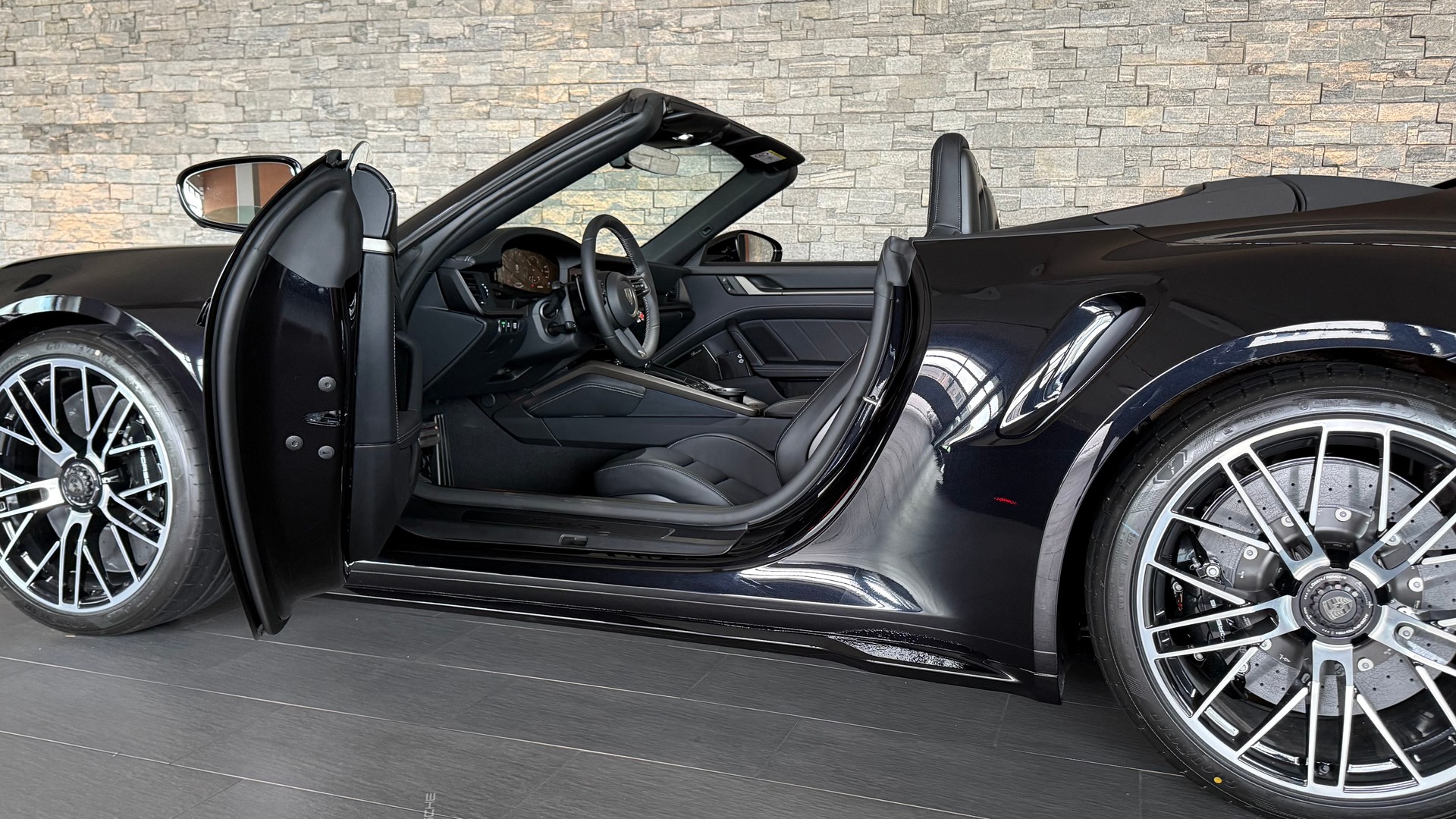 PORSCHE 911 Turbo S Cabriolet (992.2) PDK-image-8