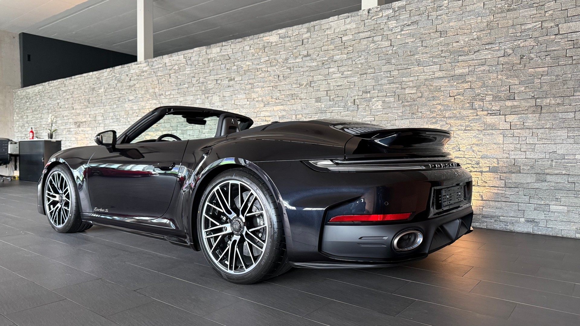 PORSCHE 911 Turbo S Cabriolet (992.2) PDK-image-5