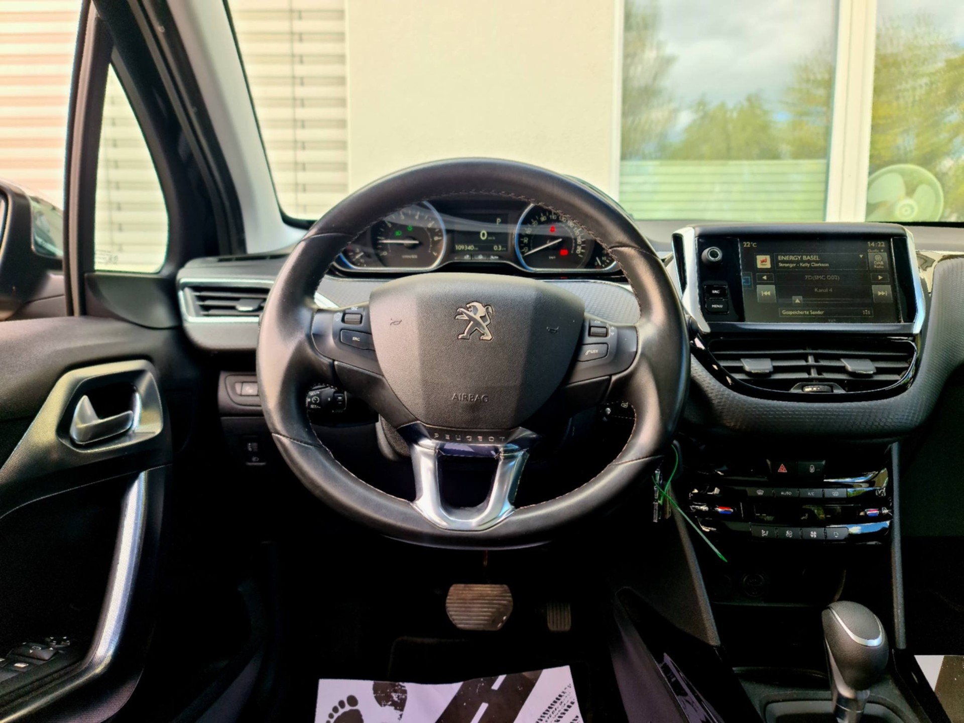 PEUGEOT 2008 1.2 PureTech Active EAT6-image-13