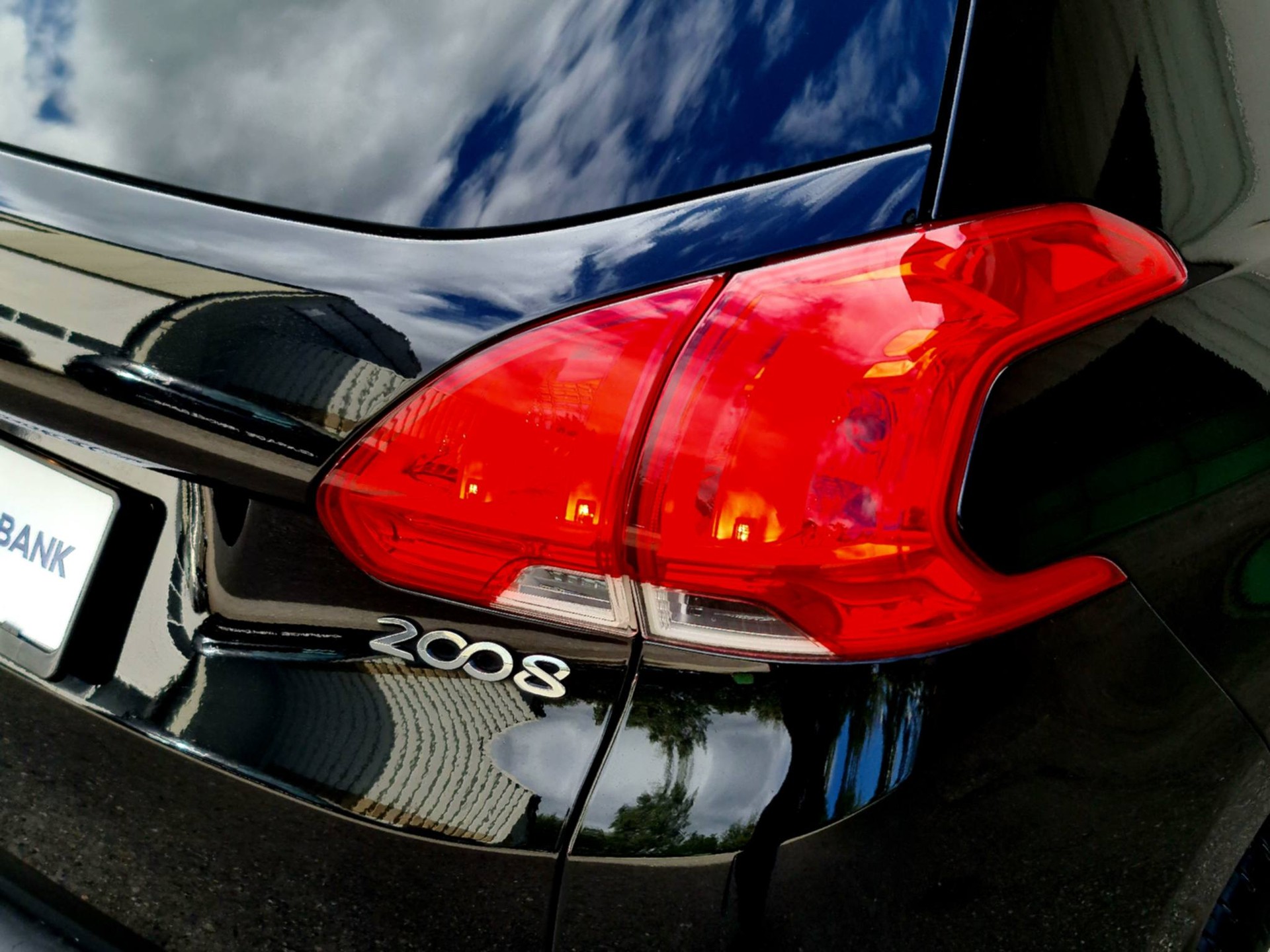 PEUGEOT 2008 1.2 PureTech Active EAT6-image-9