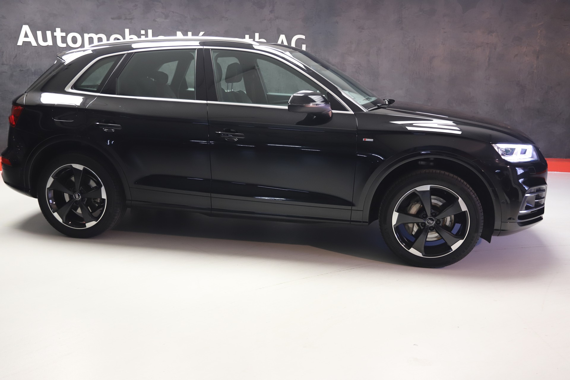 AUDI Q5 55 TFSI e quattro-showroom-element-1