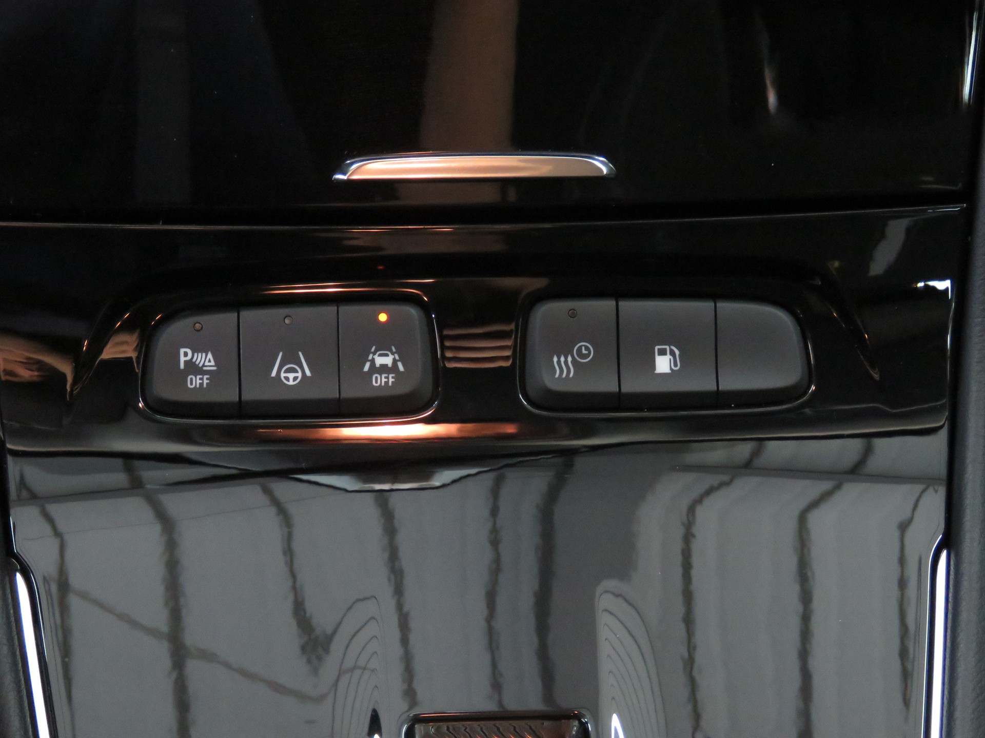 OPEL Grandland 1.6 Hybrid 4x4 GSe Automat-image-15