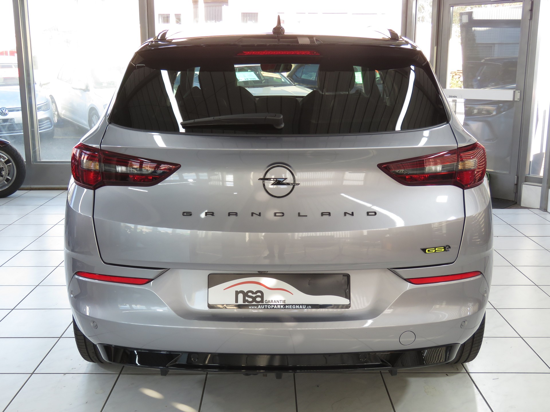 OPEL Grandland 1.6 Hybrid 4x4 GSe Automat-image-4