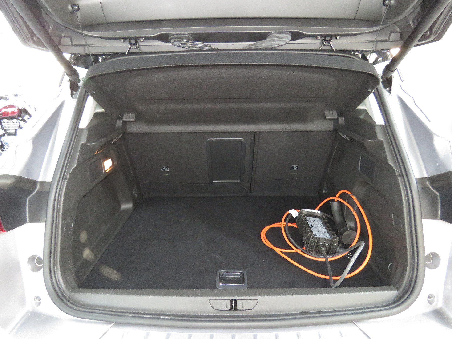 OPEL Grandland 1.6 Hybrid 4x4 GSe Automat-image-9