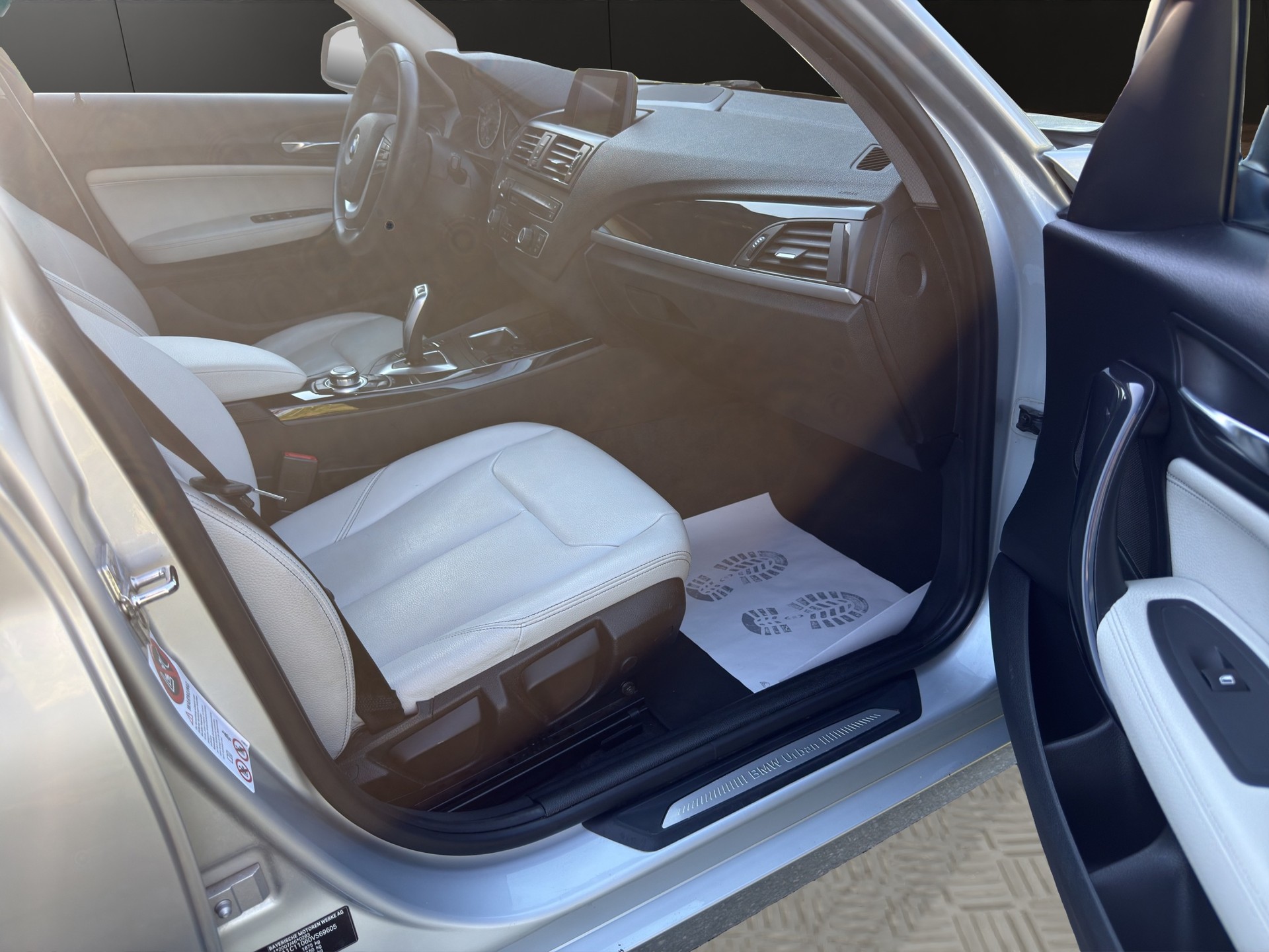 BMW 118 Urban Line Steptronic-image-10