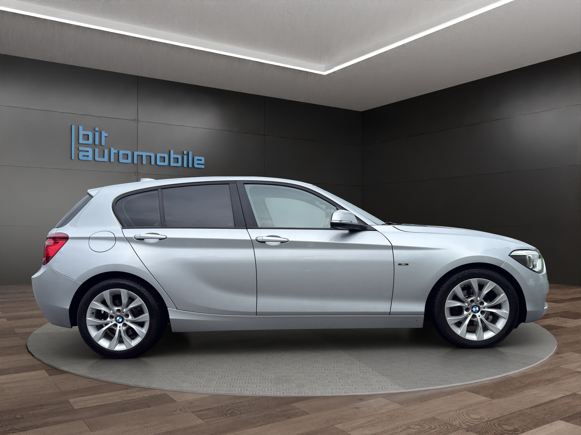 BMW 118 Urban Line Steptronic-image-8