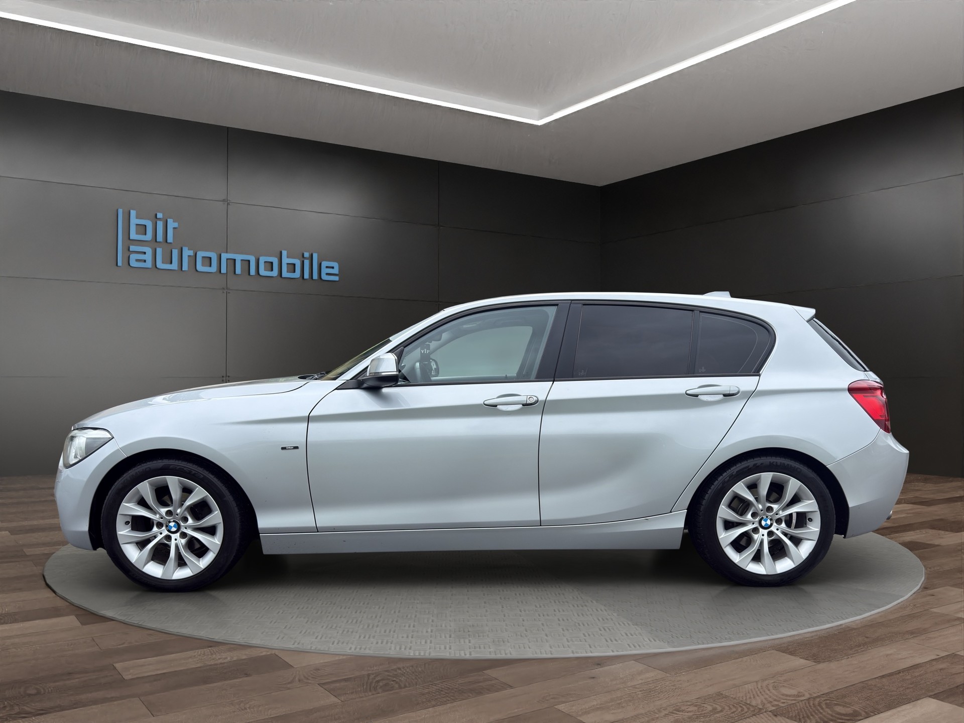 BMW 118 Urban Line Steptronic-image-2