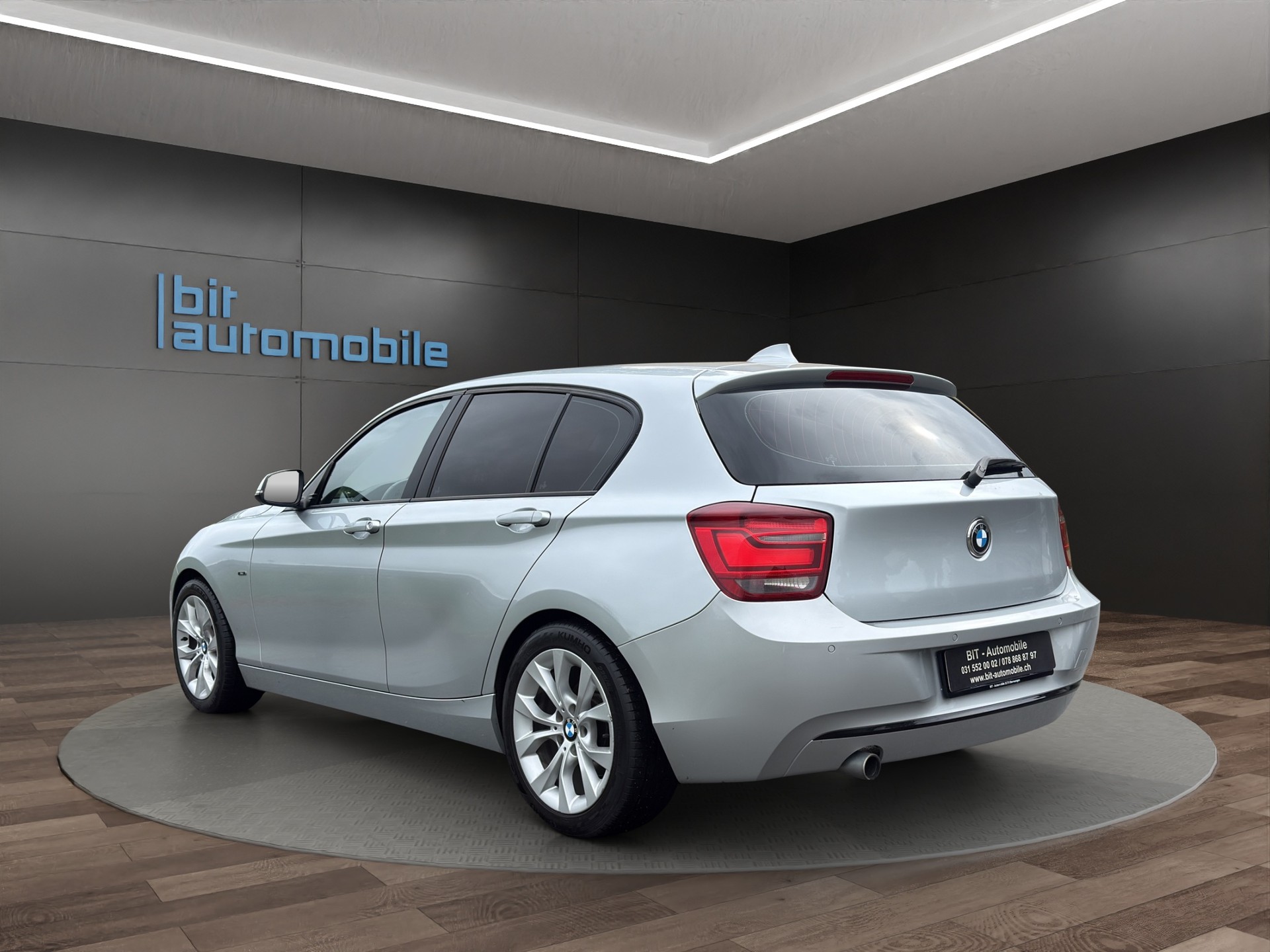 BMW 118 Urban Line Steptronic-image-4