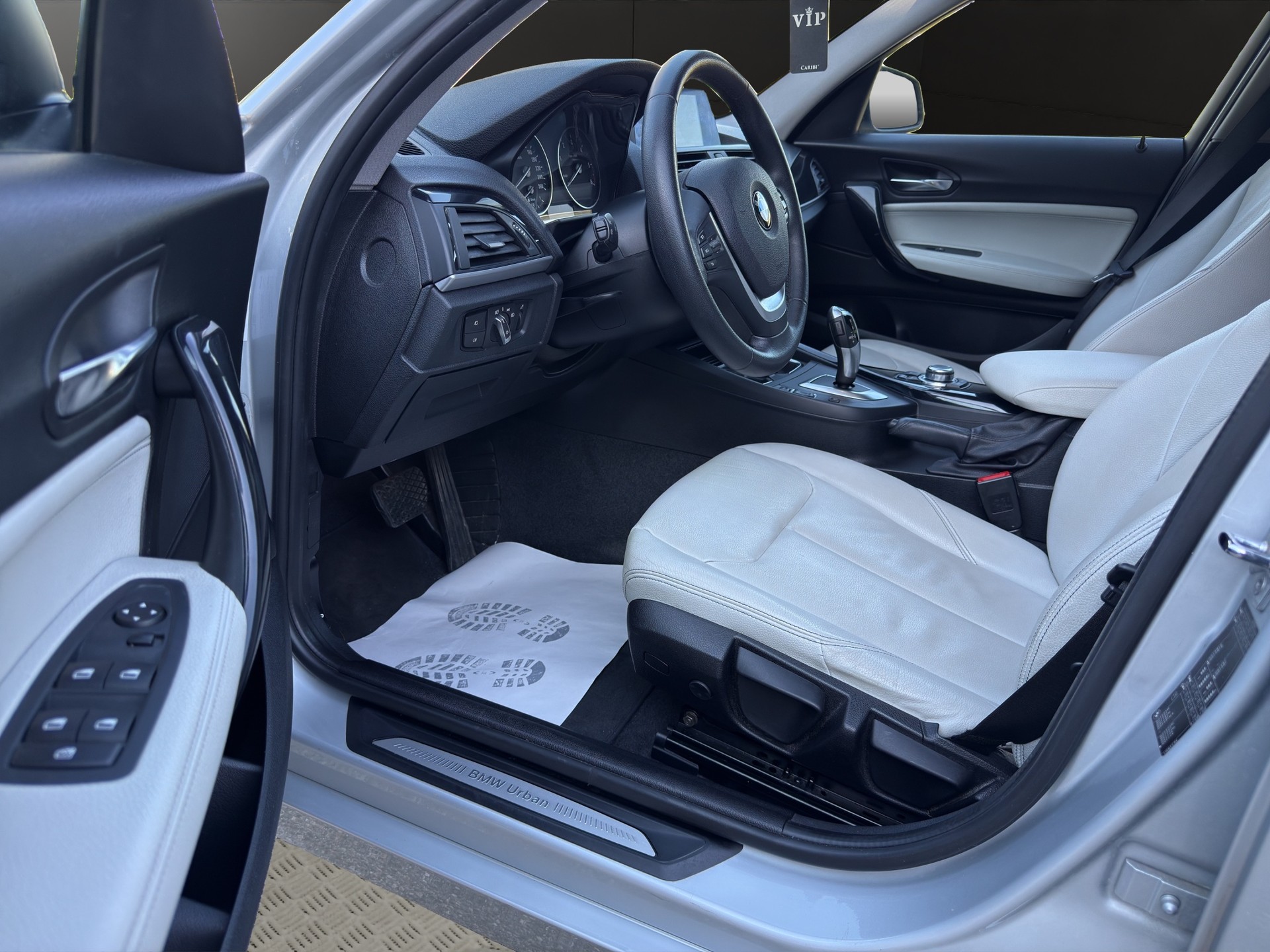 BMW 118 Urban Line Steptronic-image-13
