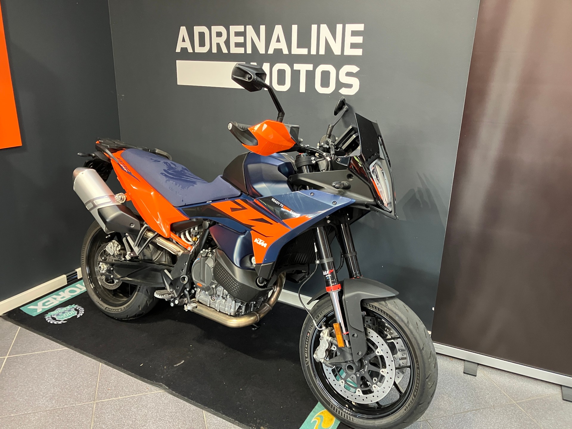 KTM 890 SMT-image-1