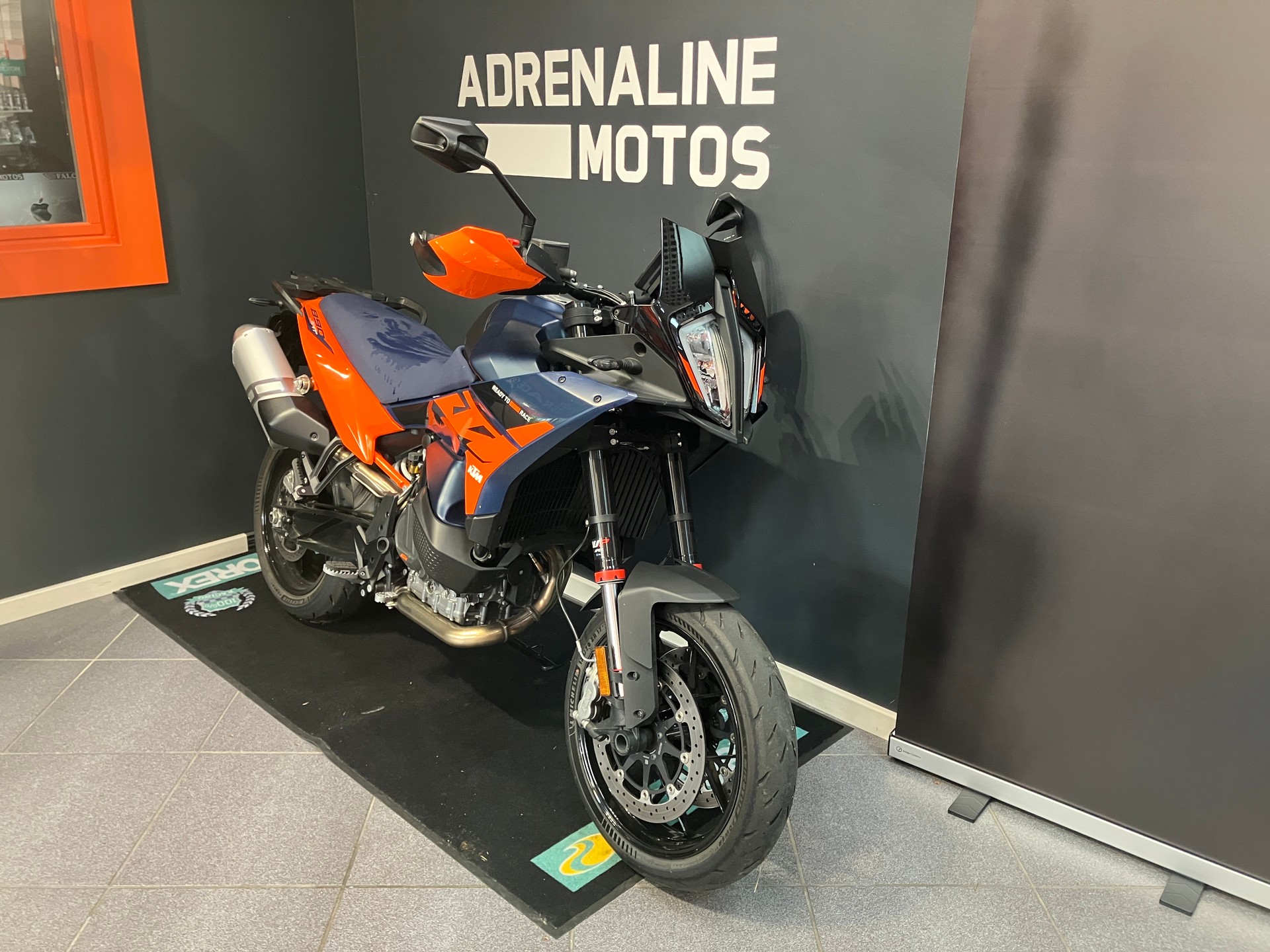 KTM 890 SMT-image-2