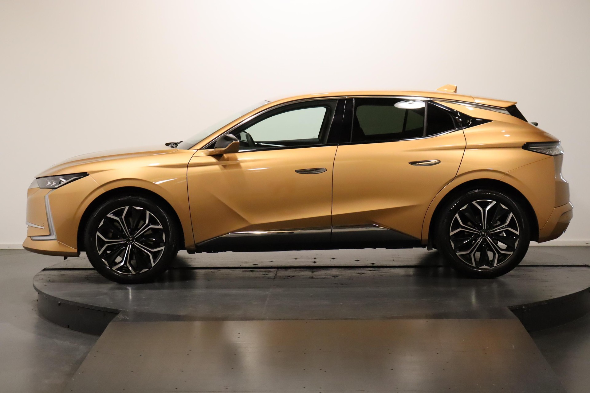 DS AUTOMOBILES Automobiles DS4 1.6 PureTech Rivoli-showroom-element-1