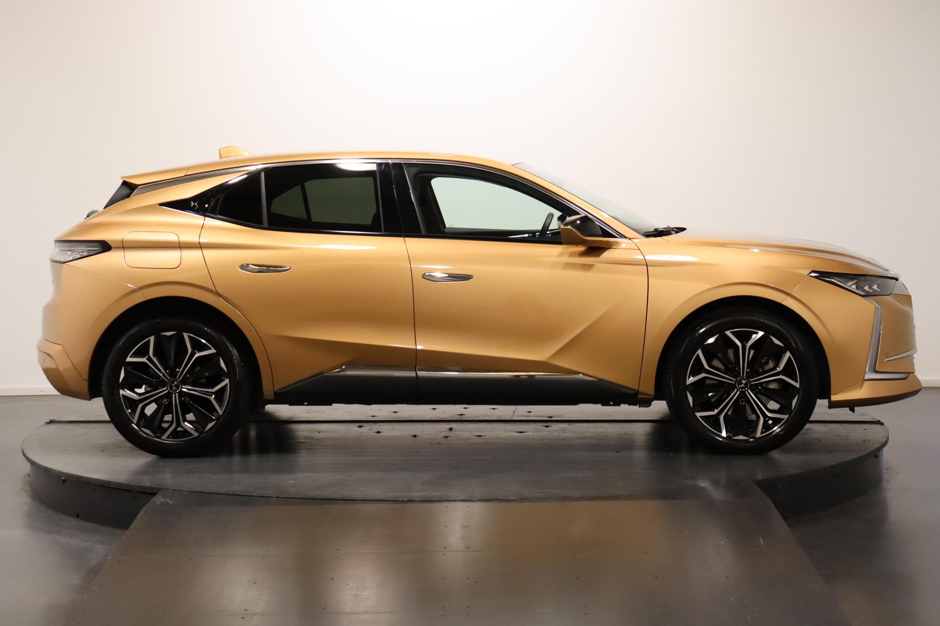 DS AUTOMOBILES Automobiles DS4 1.6 PureTech Rivoli-showroom-element-2
