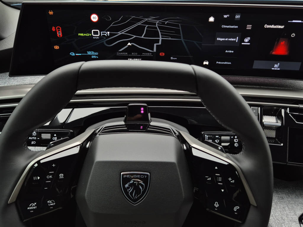 PEUGEOT 5008 e-Allure-image-9