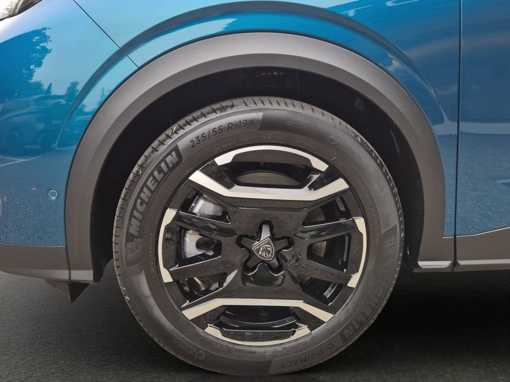 PEUGEOT 5008 e-Allure-image-4