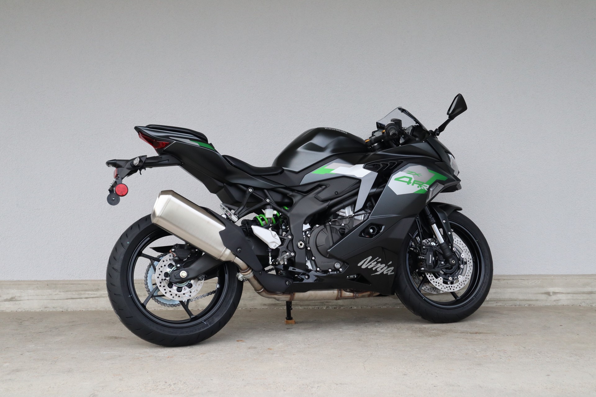 KAWASAKI Ninja ZX-4RR-showroom-element-2