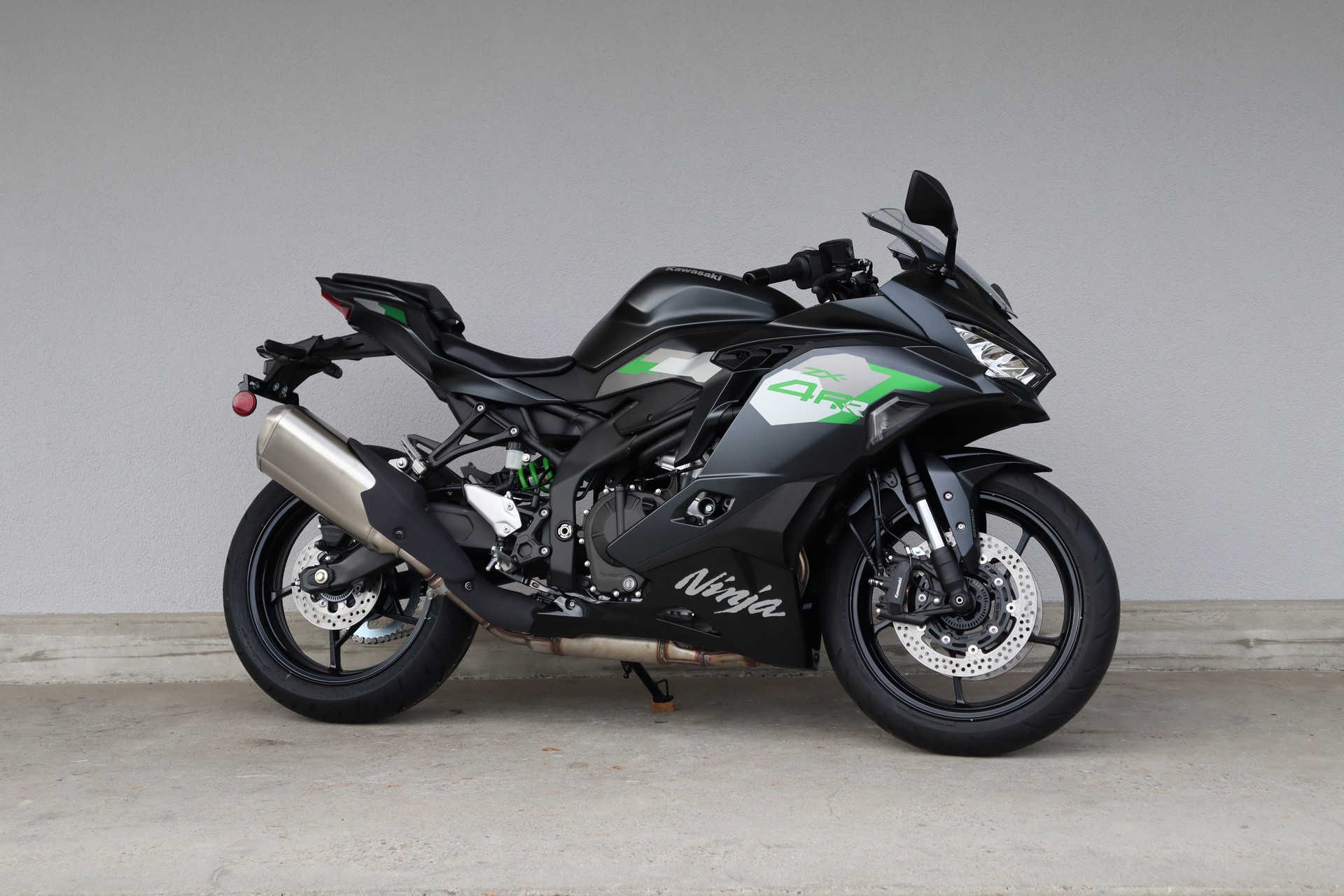 KAWASAKI Ninja ZX-4RR-showroom-element-1