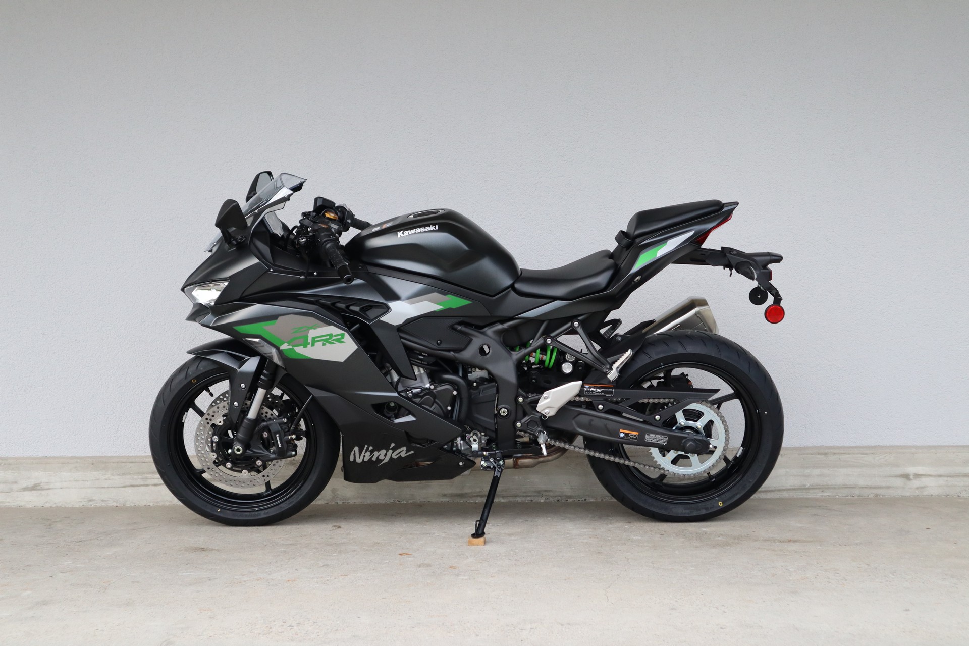 KAWASAKI Ninja ZX-4RR-showroom-element-3
