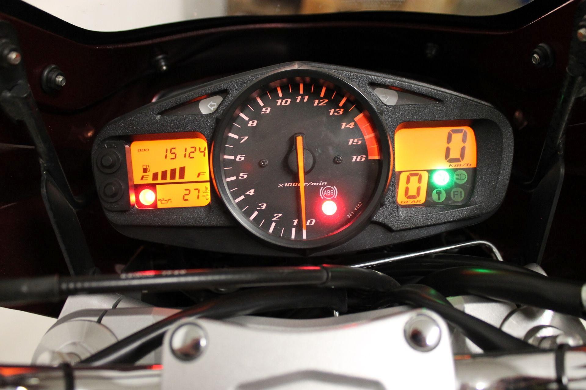 SUZUKI GSR 600 A-image-6