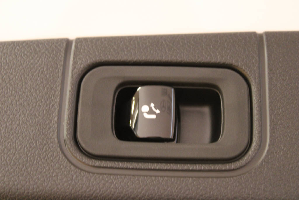 MERCEDES-BENZ E 450 d 4Matic AMG Line-image-14