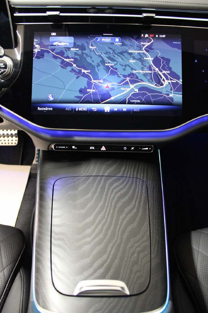 MERCEDES-BENZ E 450 d 4Matic AMG Line-image-8