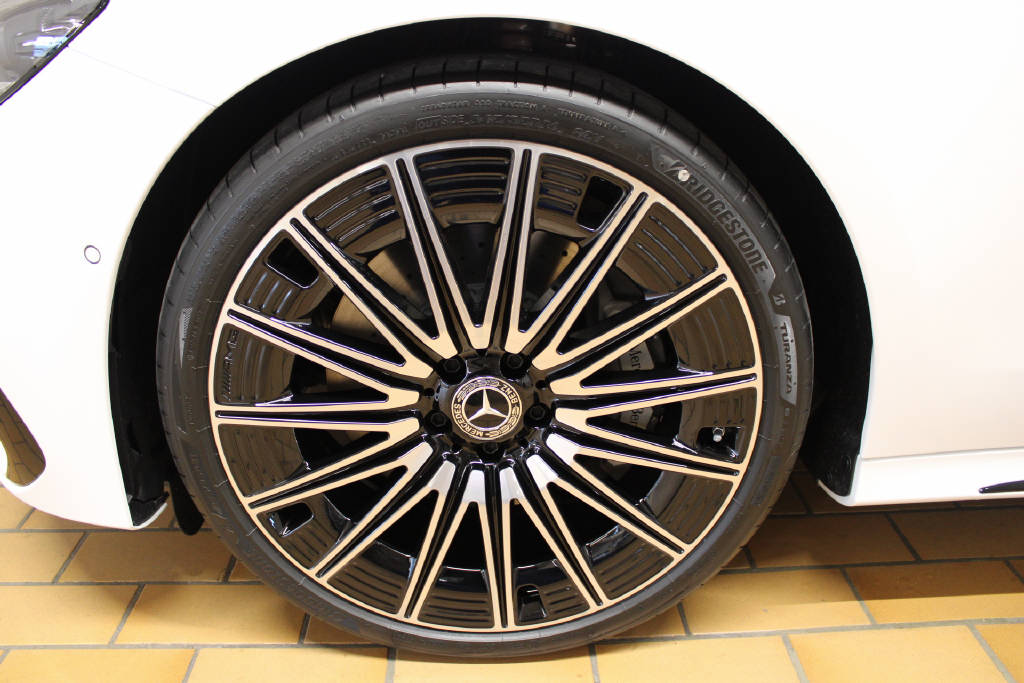 MERCEDES-BENZ E 450 d 4Matic AMG Line-image-15