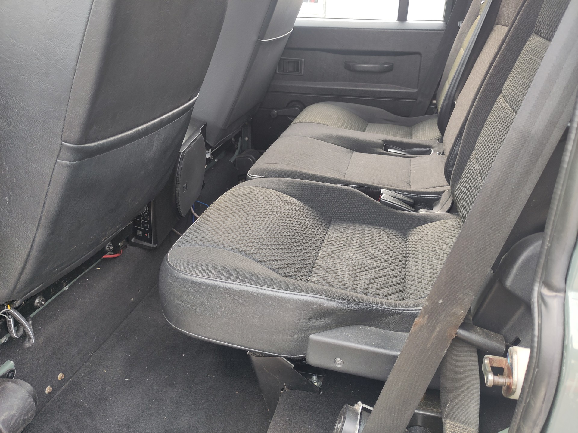 LAND ROVER Defender 110 2.4 Td4 High Capacity Pick Up-image-7