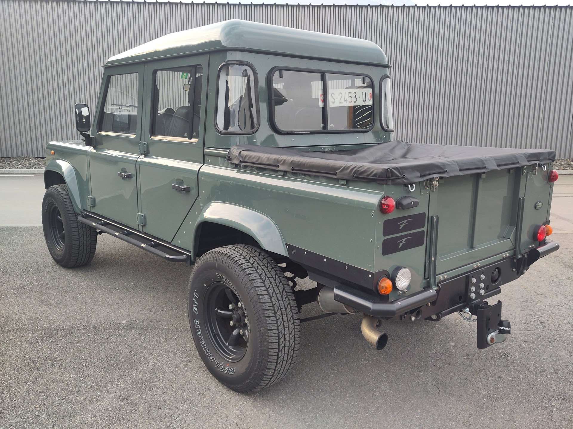 LAND ROVER Defender 110 2.4 Td4 High Capacity Pick Up-showroom-element-2