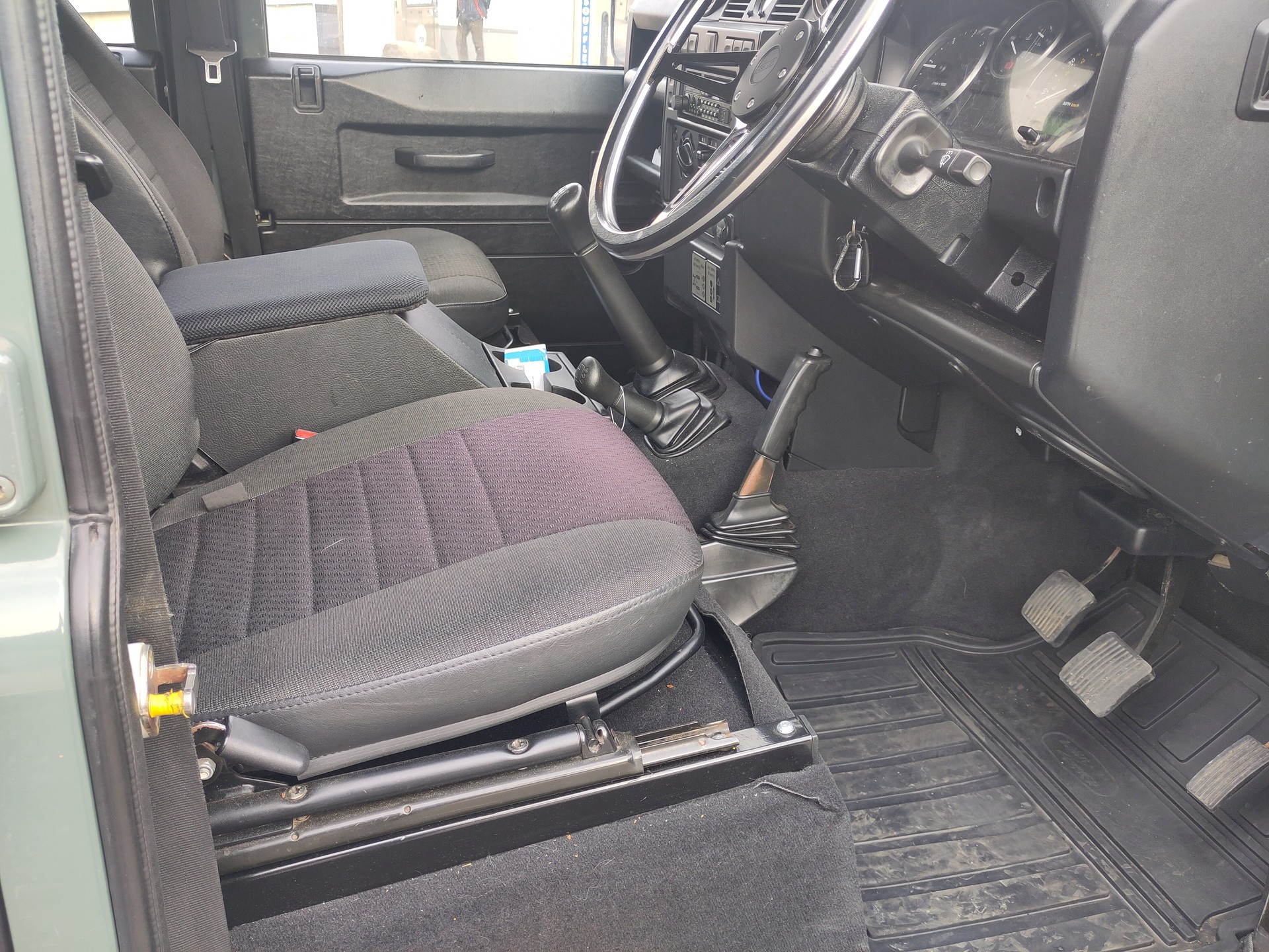LAND ROVER Defender 110 2.4 Td4 High Capacity Pick Up-image-4