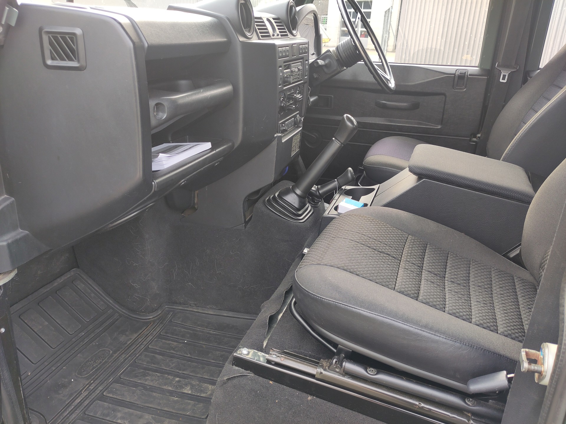 LAND ROVER Defender 110 2.4 Td4 High Capacity Pick Up-image-5