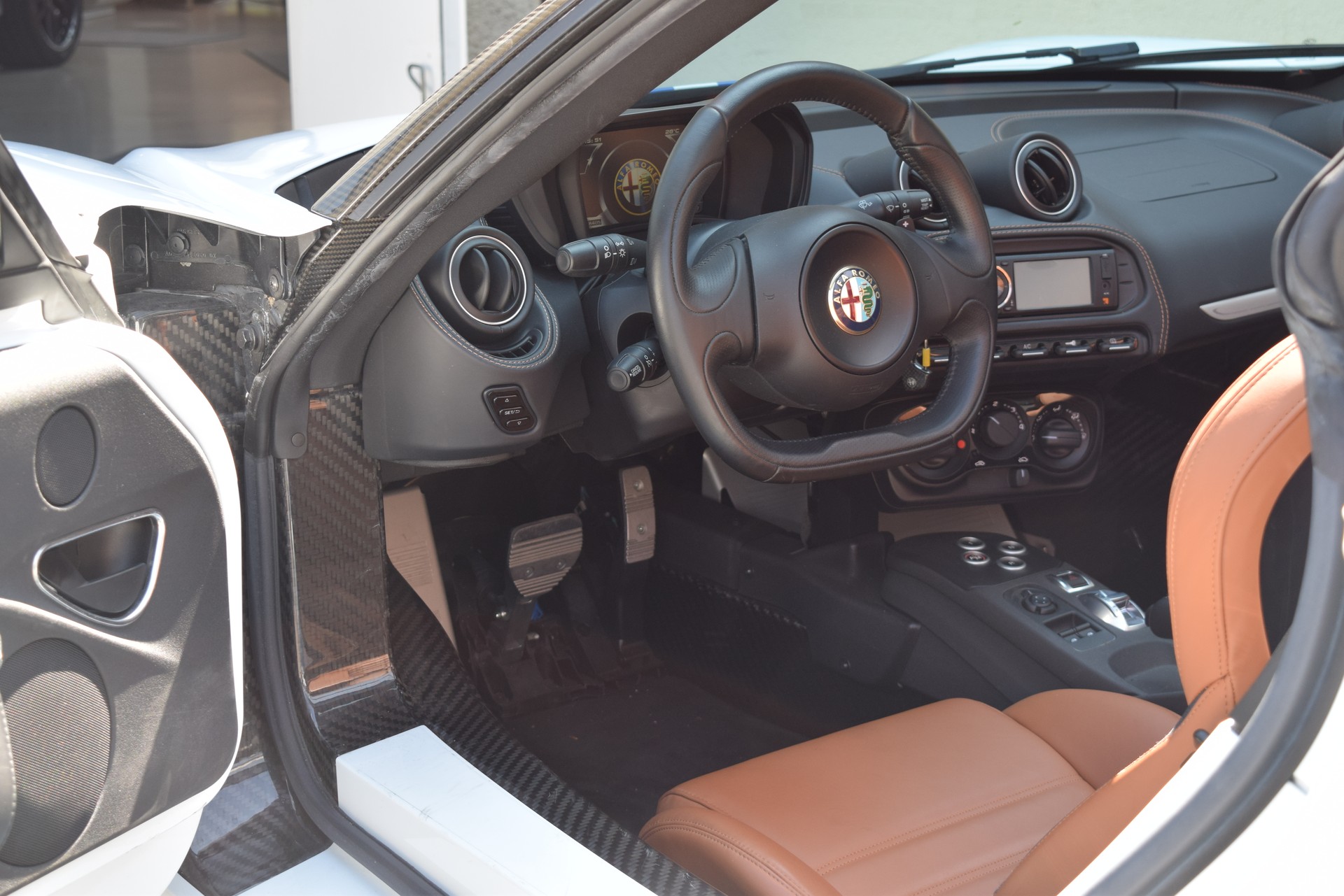 ALFA ROMEO 4C Spider 1750 TBi TCT-image-14