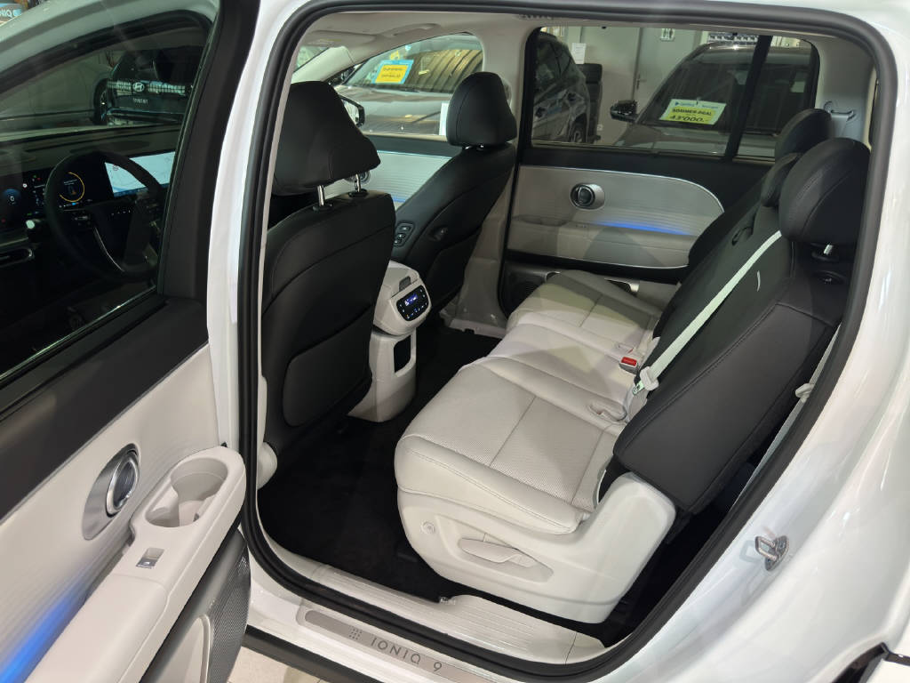 HYUNDAI IONIQ 9 Vertex 110 KWH 4WD-image-9