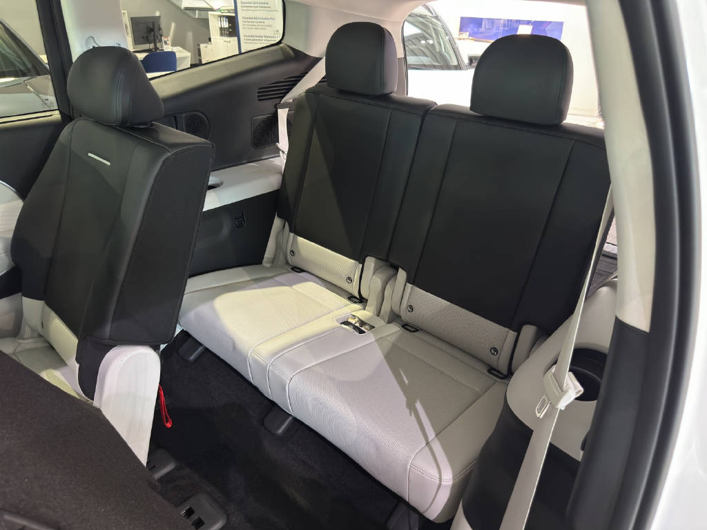 HYUNDAI IONIQ 9 Vertex 110 KWH 4WD-image-10