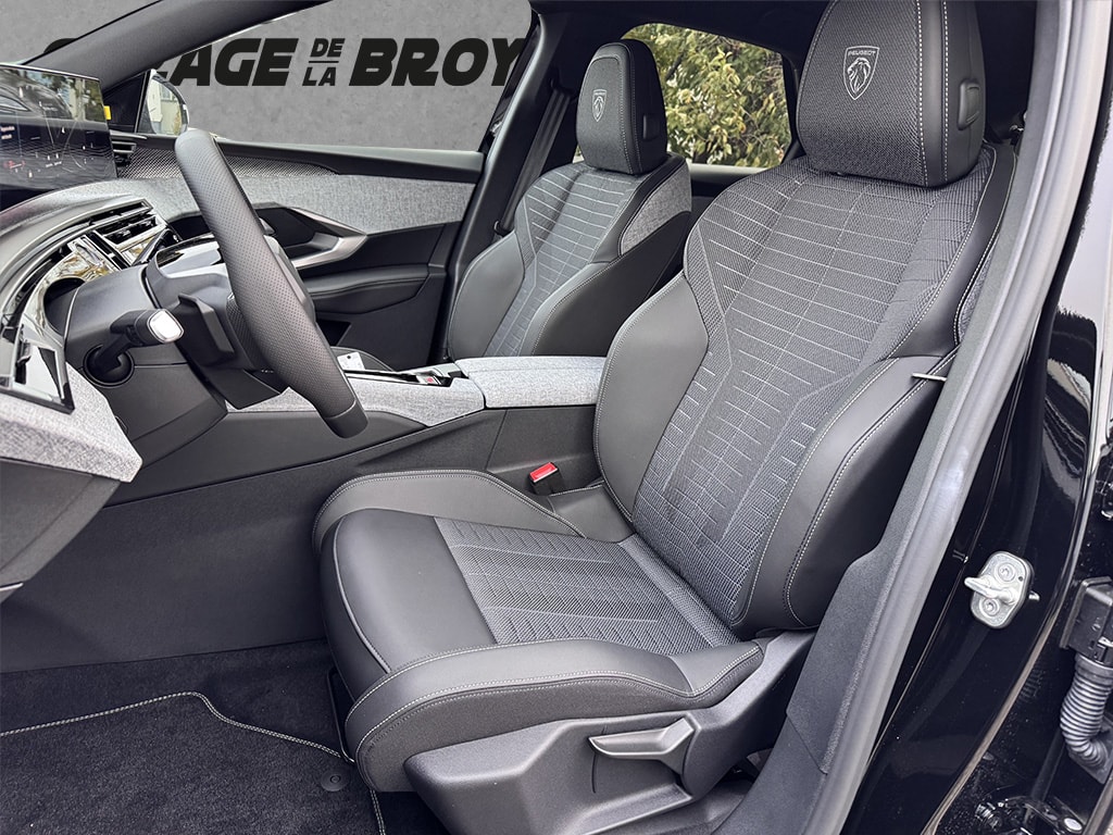 PEUGEOT 3008 1.2 Hybrid GT-image-8